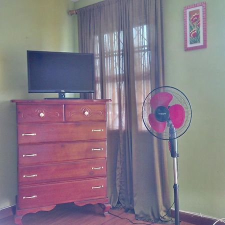 Impeccable Guest Rooms 2 Κίνγκστον Δωμάτιο φωτογραφία