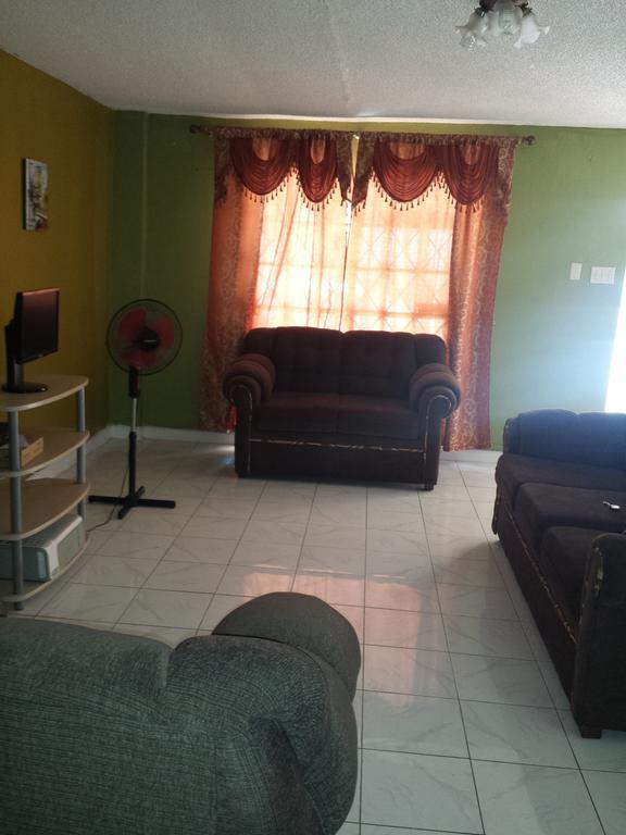 Impeccable Guest Rooms 2 Κίνγκστον Δωμάτιο φωτογραφία