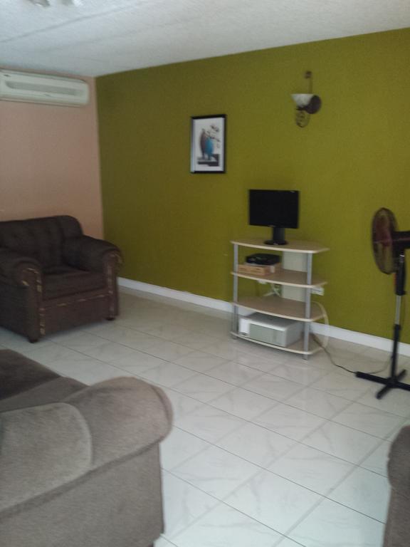 Impeccable Guest Rooms 2 Κίνγκστον Δωμάτιο φωτογραφία