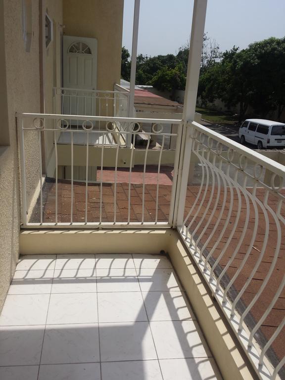 Impeccable Guest Rooms 2 Κίνγκστον Δωμάτιο φωτογραφία