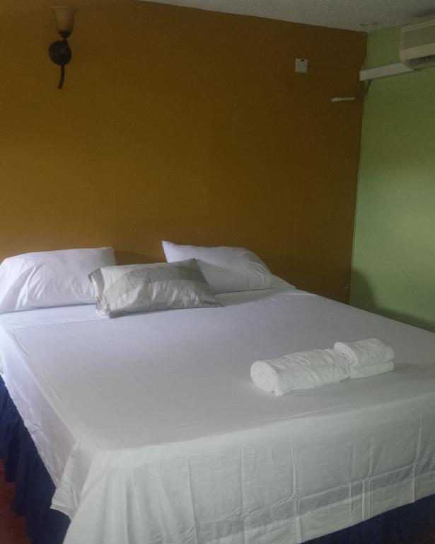 Impeccable Guest Rooms 2 Κίνγκστον Εξωτερικό φωτογραφία
