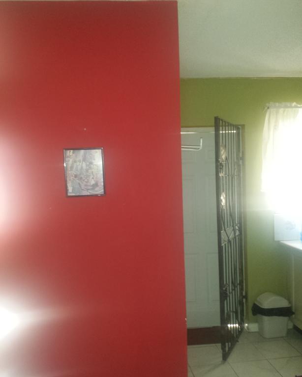 Impeccable Guest Rooms 2 Κίνγκστον Εξωτερικό φωτογραφία