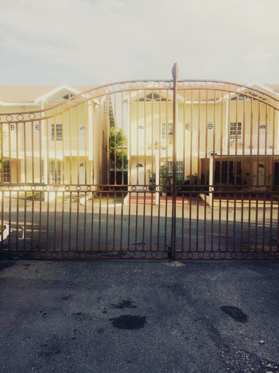 Impeccable Guest Rooms 2 Κίνγκστον Εξωτερικό φωτογραφία