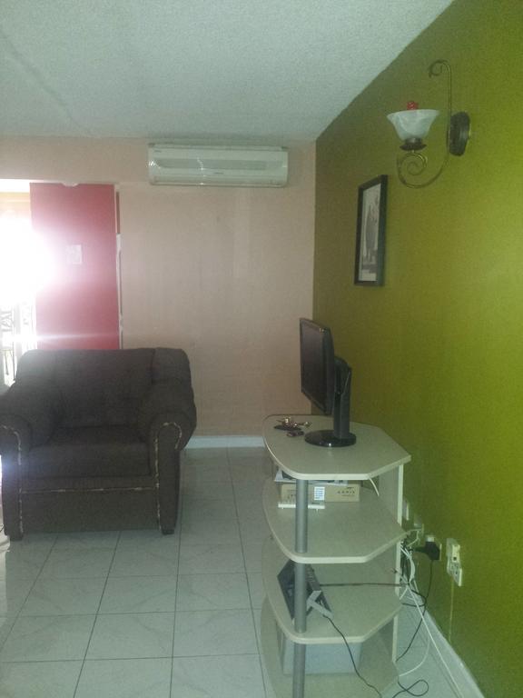Impeccable Guest Rooms 2 Κίνγκστον Εξωτερικό φωτογραφία
